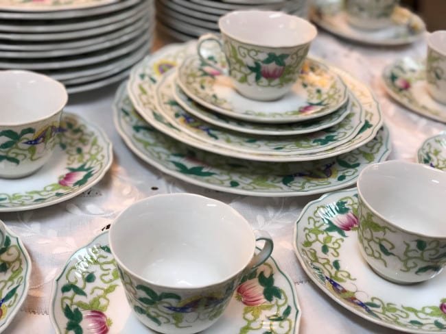 How to Decorate with Farmhouse Benches and Tables